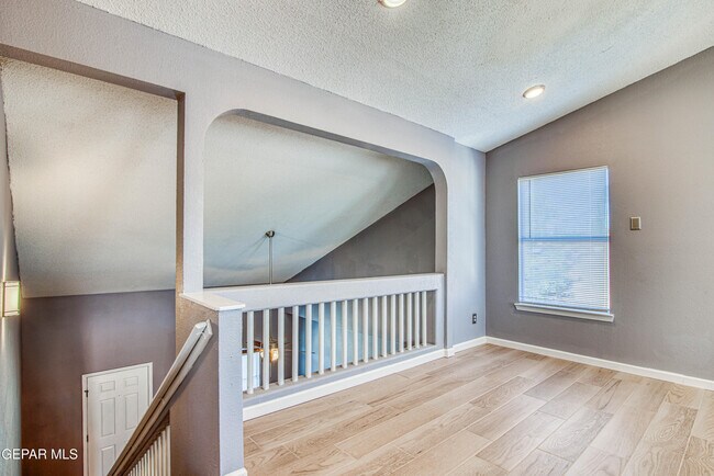 Building Photo - 12325 Tierra Bella Dr