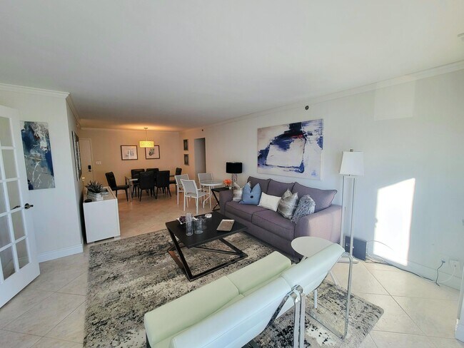 Building Photo - 3221 S Ocean Blvd