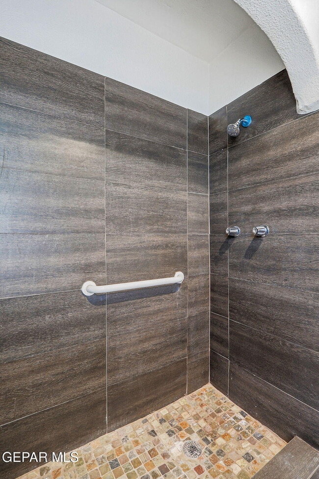 Building Photo - 3249 Lebanon Ave