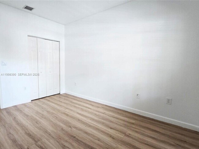 Building Photo - 6814 NW 107th Pl