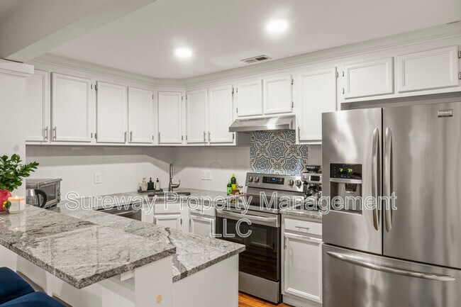Building Photo - 5511B Aberdeen Dr