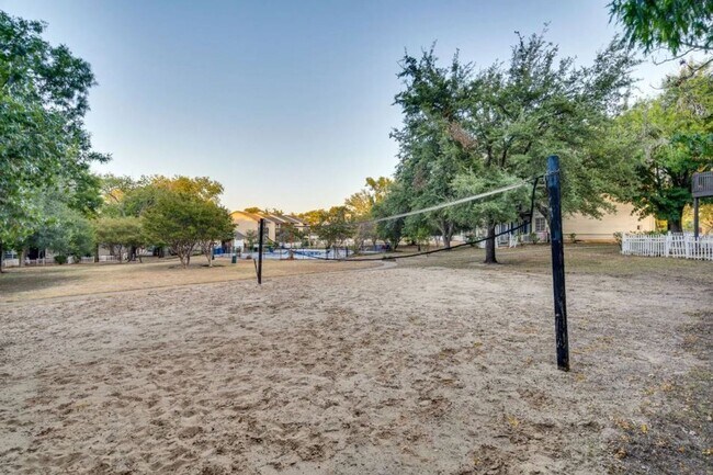 Building Photo - River Crossing 2 Bed 2 1/2 Bath - 2 Story Townhome