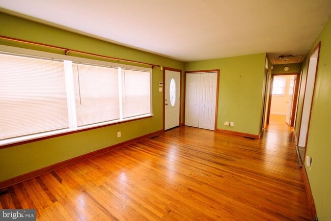 Building Photo - 222 MacClelland Ave