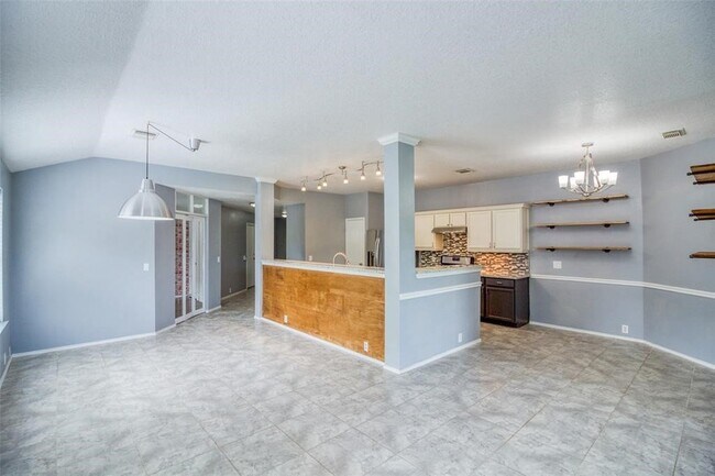 Building Photo - 21222 Somerset Park Ln