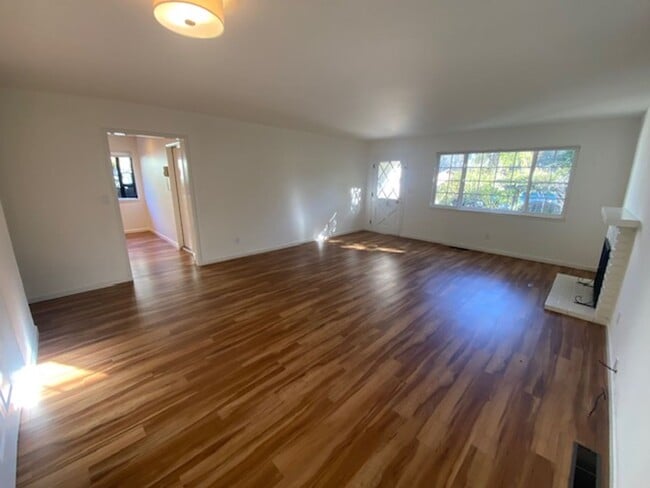 Building Photo - Charming Monterey Home