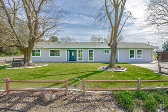 Building Photo - 25265 Carlsbad Ave