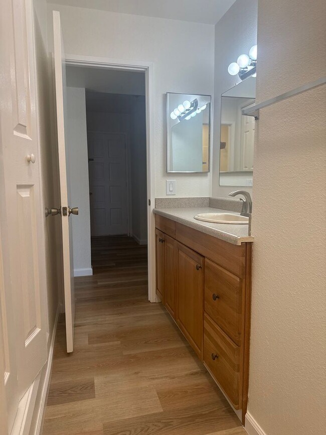 Building Photo - Freshly Updated Rental in Santana Ranch Estates!