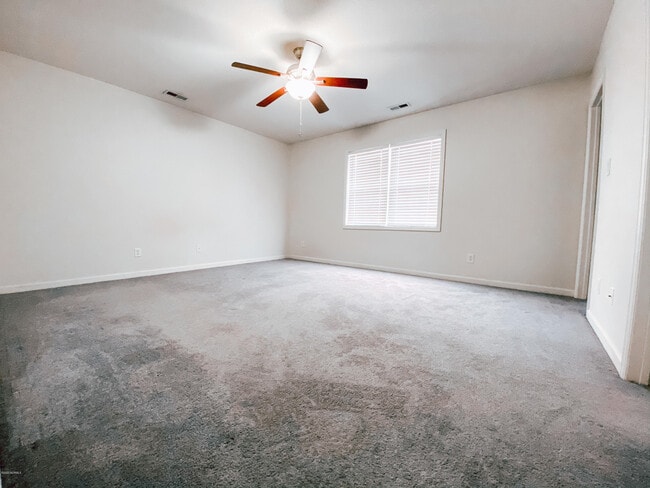 Building Photo - 206 Jessie Cir
