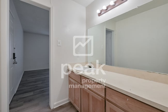 Building Photo - $1,625! 2Bed/2Bath duplex in Arlington! Su...