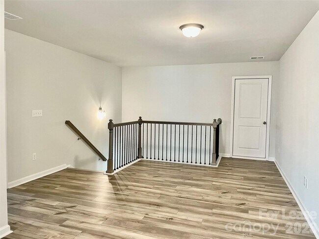 Building Photo - 3174 Laurel Brk Dr
