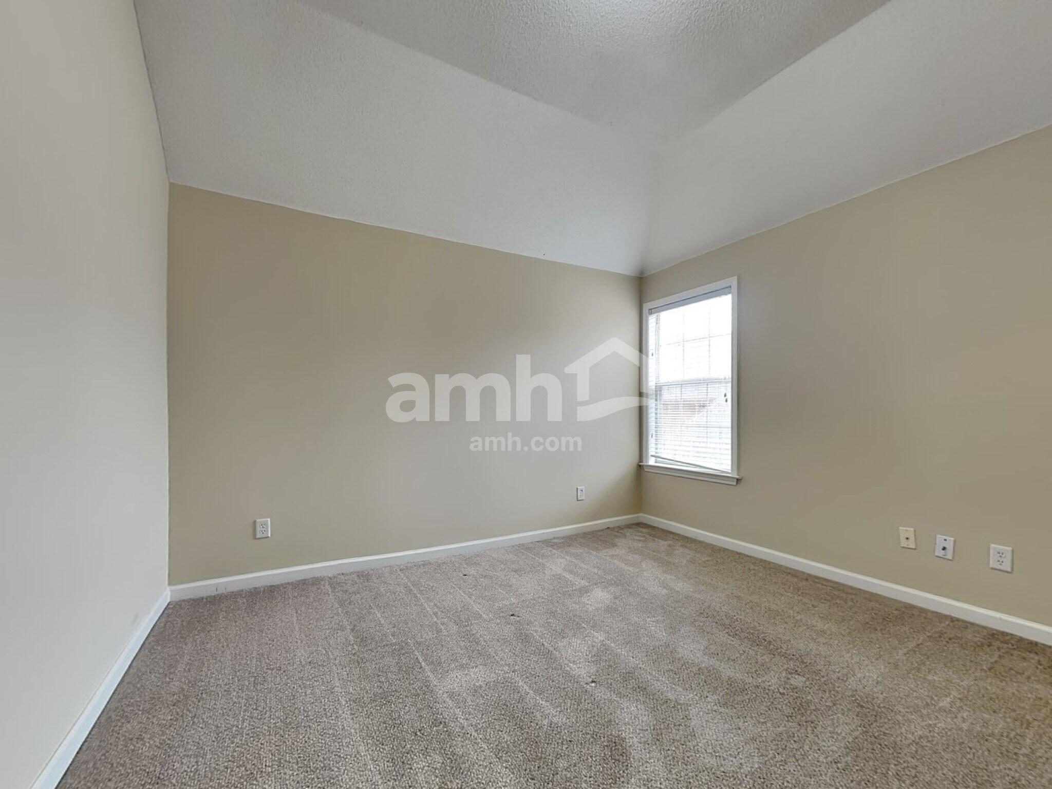 Building Photo - 10162 Lynham Dr