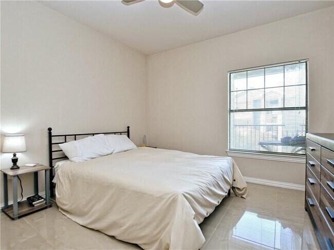 Building Photo - 2320 Gracy Farms Ln