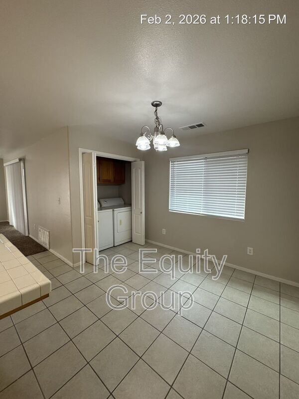 Building Photo - 2547 W Lark Ave