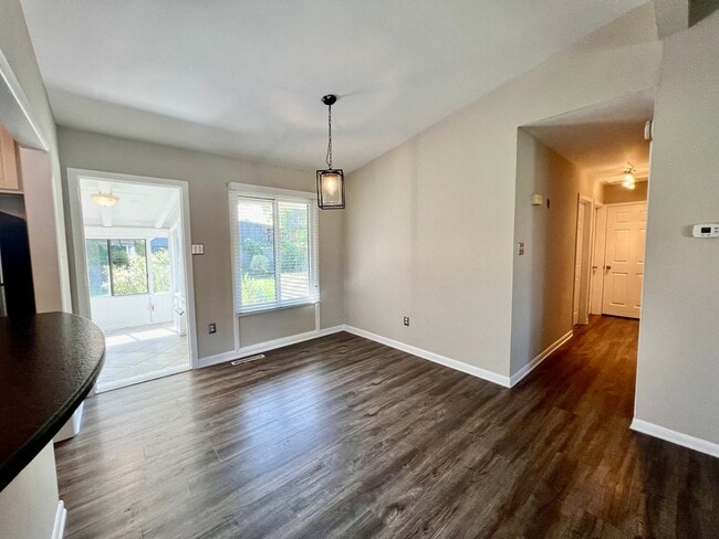 Building Photo - 3-Bedroom Home In Laurel Manor - Fenced Ba...
