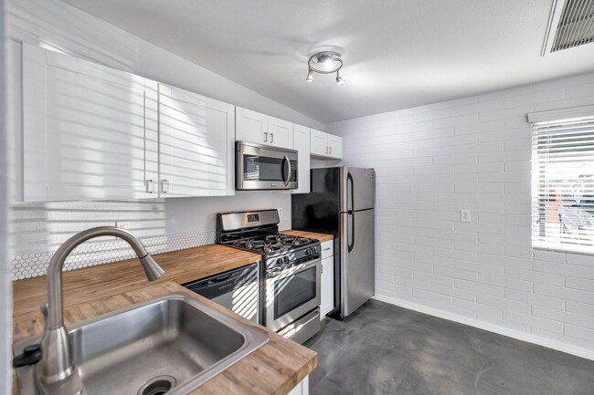 Interior Photo - Beautiful 1Bed/1Bath with Private Patio, W...