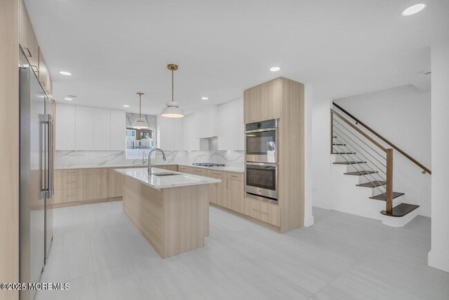 Building Photo - 1 Robin Dr