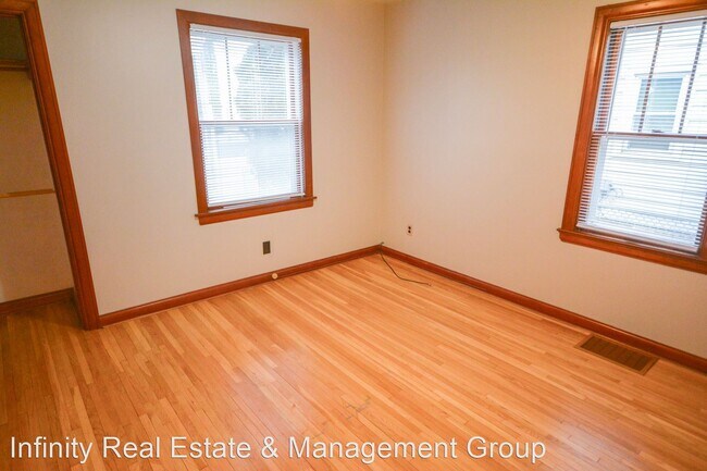 Building Photo - 3 br, 1.5 bath House - 1106 9th Ave SW