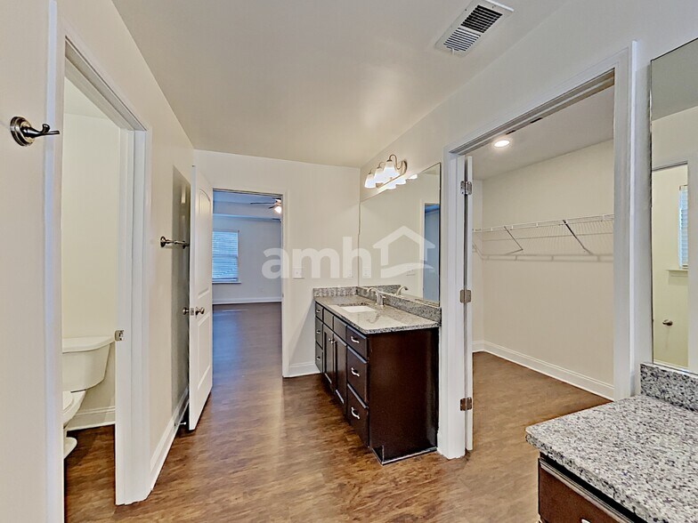 Building Photo - 413 Juniper Bluff