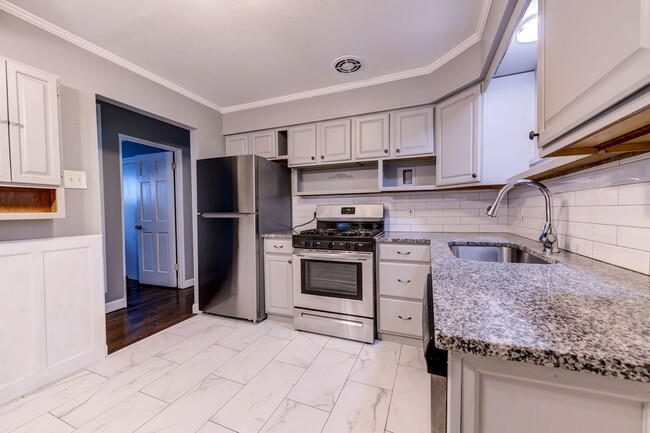 Building Photo - 212 Lakeside Dr