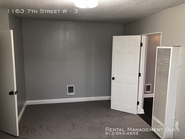 Building Photo - Beautifully Rehabbed 1 Bedroom Apartment