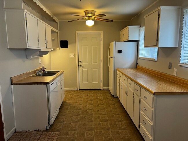 Building Photo - 3 BR 1.5 BA split-level with attached 1 ca...