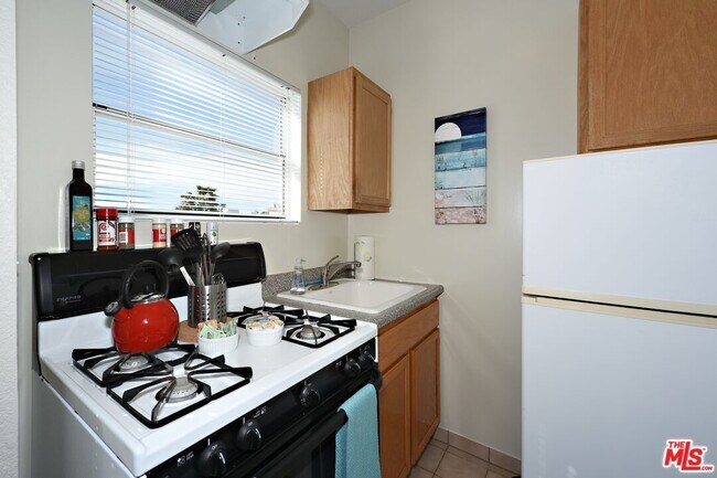 Building Photo - 26 Breeze Ave