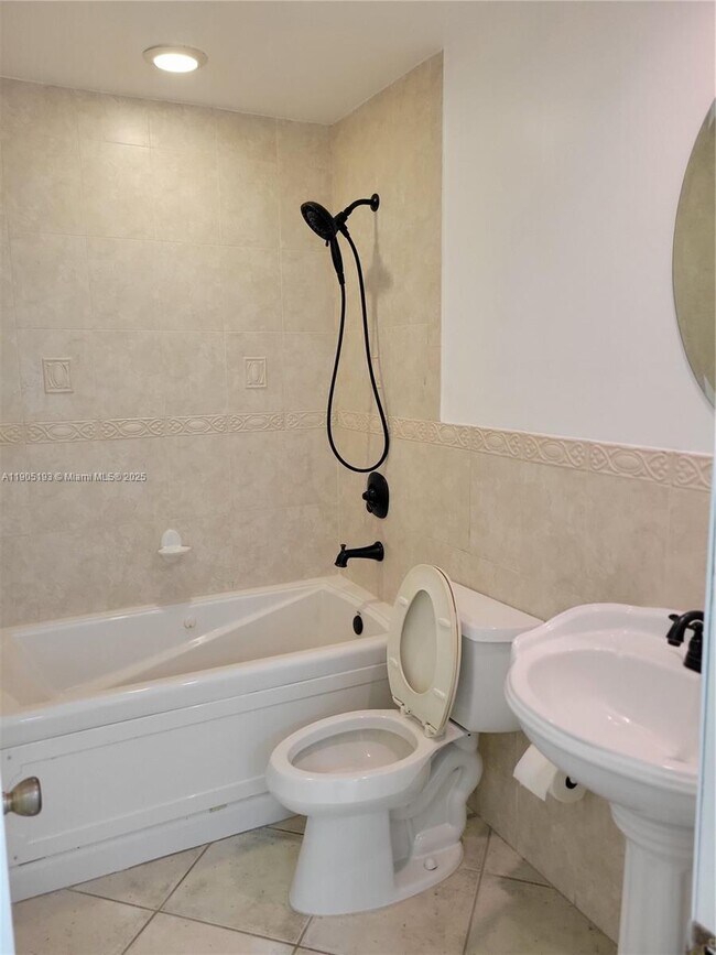 Building Photo - 1821 NE 40th Ct