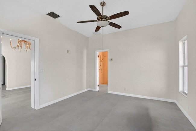 Building Photo - 467 NE 31st St