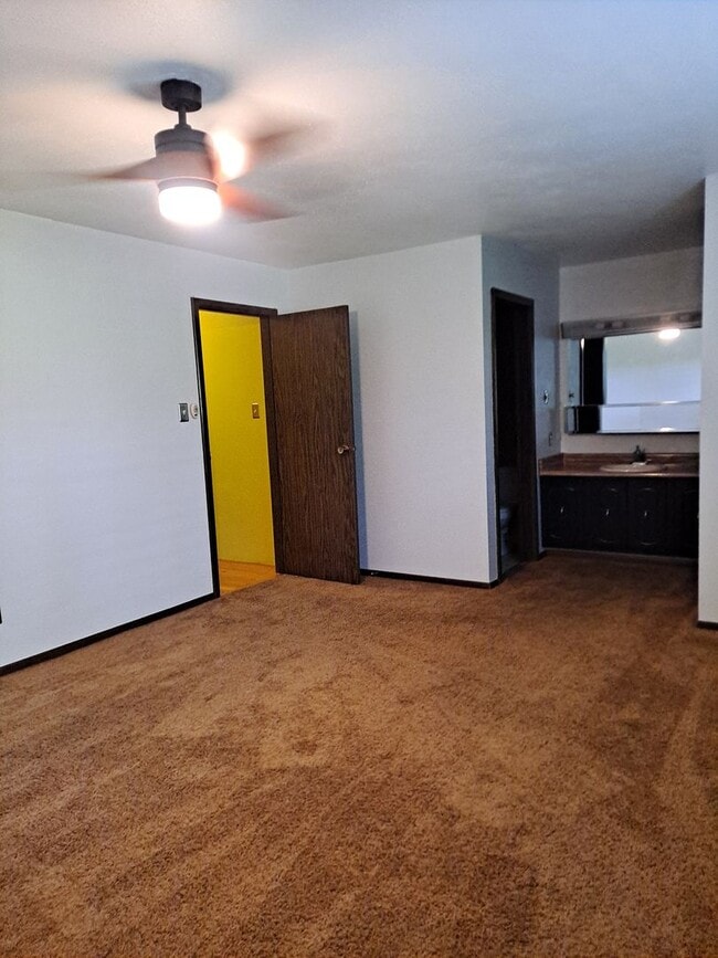 Building Photo - ALL PROSPECTIVE TENANTS MUST SUBMIT A $58 NON-REFUNDABLE APPLICATION FEE PER APPLICANT ONLINE AND...