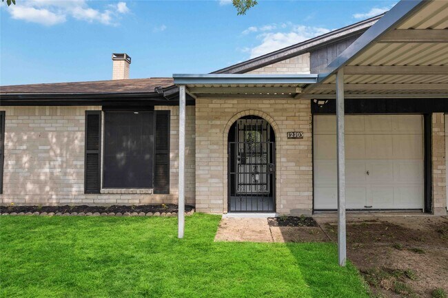 Building Photo - 12703 Redfern Dr