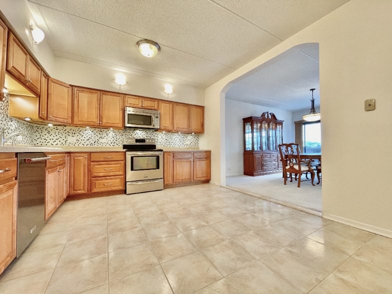 Building Photo - 12900 W Heiden Cir