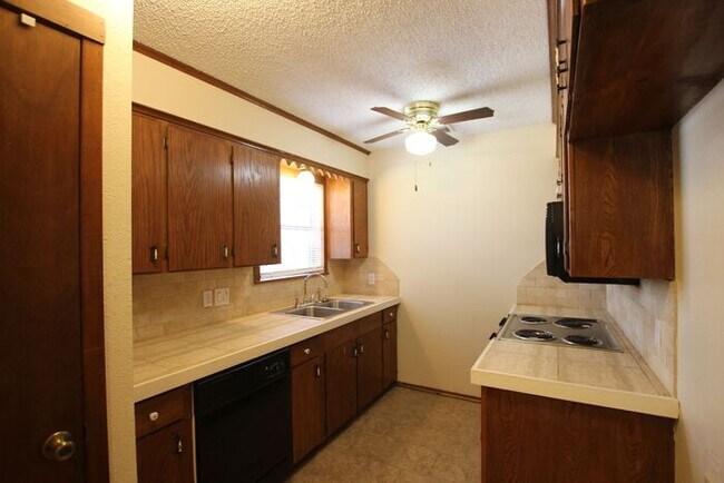 Building Photo - Beautiful 3 Bed 2 Bath Home in Tyler's Azalea District