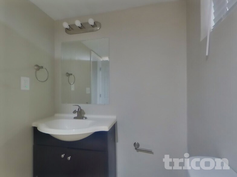 Building Photo - 2000 Gaither St