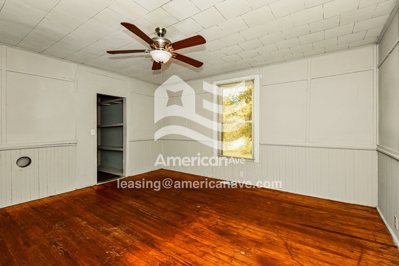 Building Photo - 400 N Sloan St