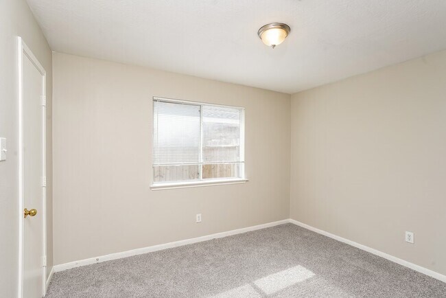 Building Photo - 710 Danbury Park Ln