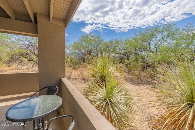 Building Photo - 5855 N Kolb Rd