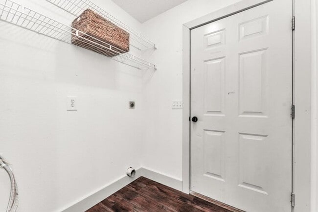 Building Photo - NIXA-5 Bed, 3 bath REMODELED Home | Walkout BASEMENT | Neighborhood Park | Fenced Yard | PETS Wel...