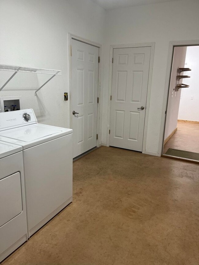 Building Photo - 625 State Rte W