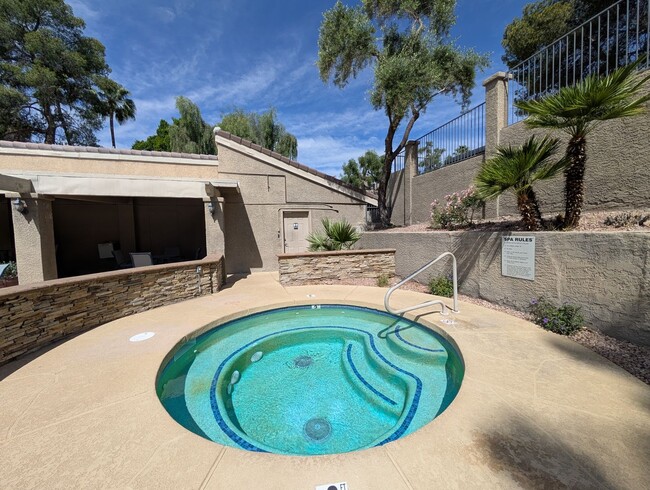 Building Photo - 2 bedroom, 2 Bathroom The Cliffs at North ...