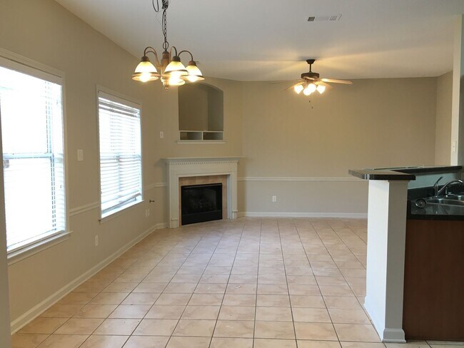 Building Photo - Beautiful 4br Lakeland home with a HUGE bonus room! Over 3300 sq ft! Pets are owner's approval, f...