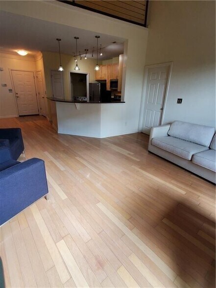 Building Photo - 400 17th St NW