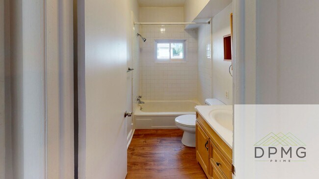 Building Photo - 317 E Hillsdale St