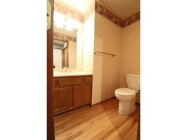 Building Photo - 207 Primrose Ct