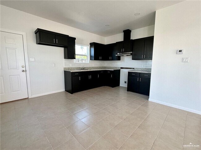 Building Photo - 13 Rafael Dr