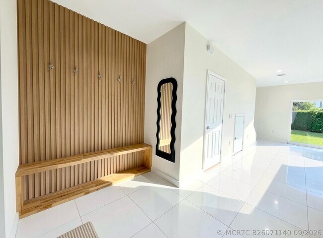 Building Photo - 1030 Crystal Way