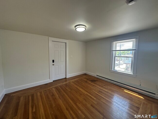 Building Photo - 162 Norwich Ave