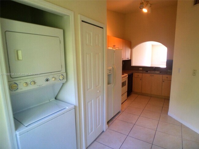 Building Photo - 1320 SE 31st Ct