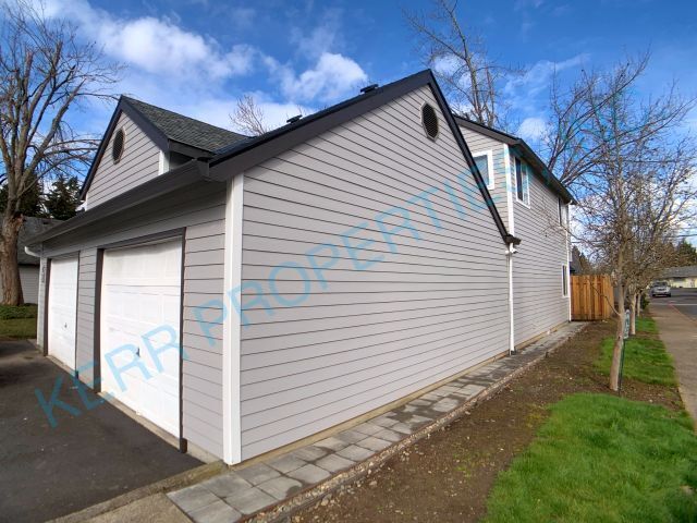 Building Photo - 7250 SE Thiessen Rd