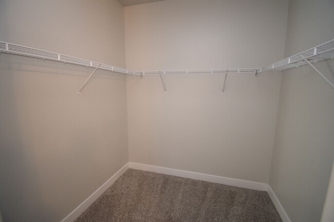 Building Photo - Bright Top Floor Condo with Tennis court, Pool, and Clubhouse