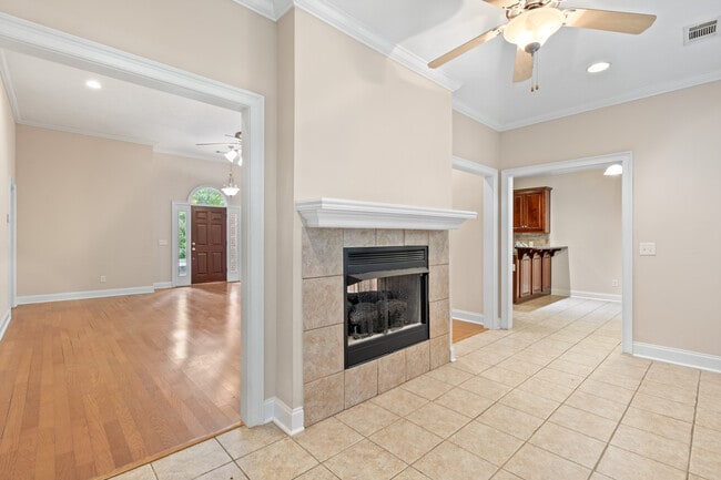 Building Photo - 148 Carriage House Ln